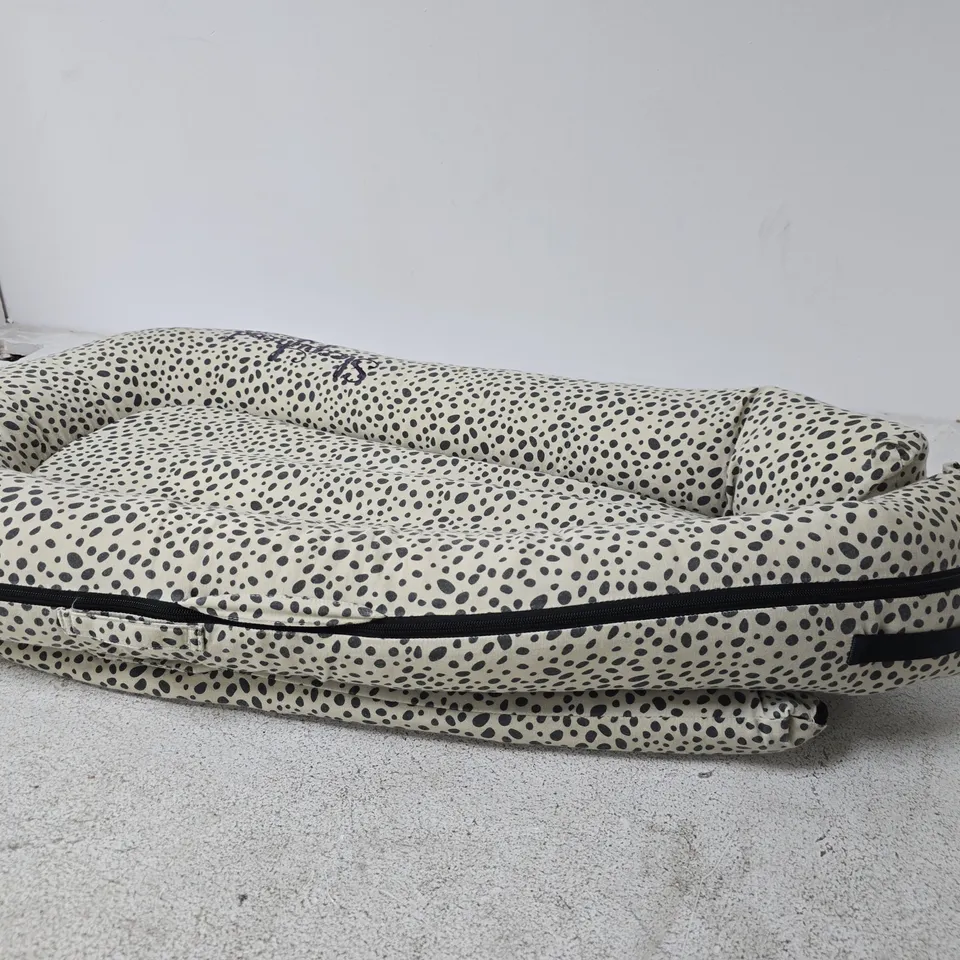 SLEEPYHEAD DELUXE PET BED 