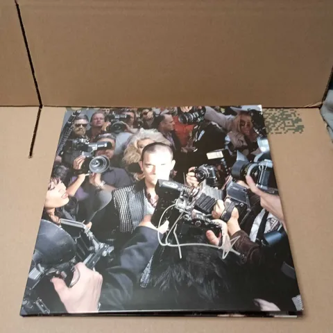 SIGNED ROBBIE WILLIAMS - LIFE THRU A LENS VINYL