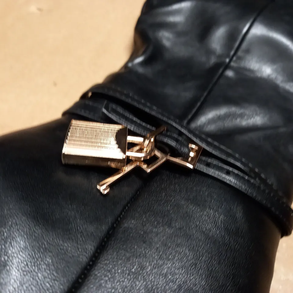 PAIR OF STEPHAN HEELED HIGH BOOTS IN BLACK - 37
