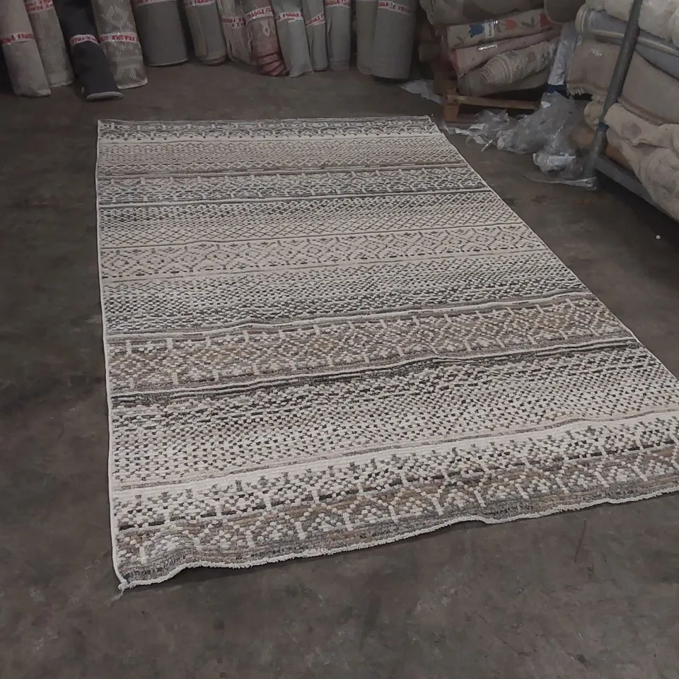 QUALITY DESIGNER PATTERNED RUG - APPROXIMATELY 300 x 193cm