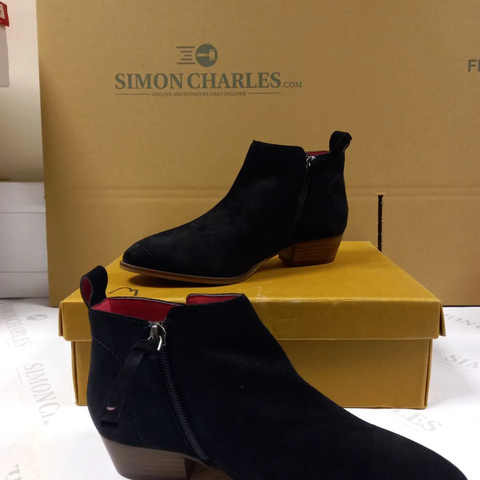 WHITE STUFF WILLOW SUEDE ANKLE BOOT SIZE 4