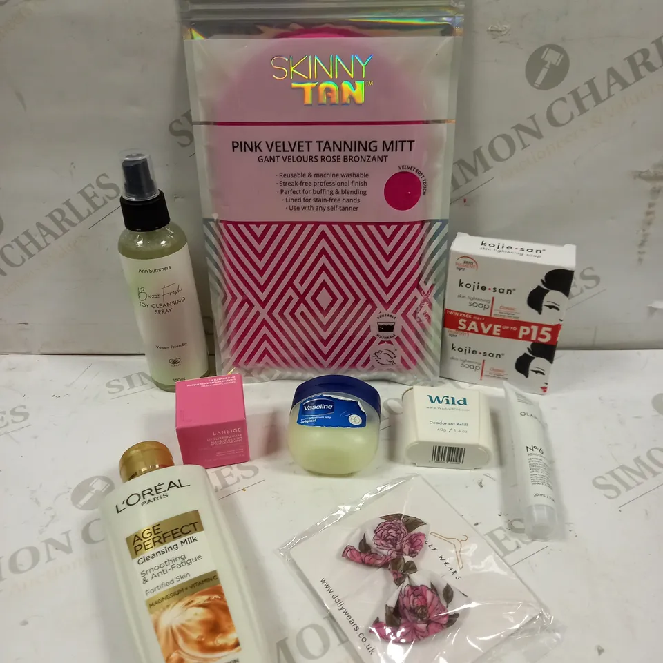BOX OF APPROXIMATELY 20 ASSORTED HEALTH & BEAUTY PRODUCTS TO INCLUDE PINK VELVET TANNING MITT, AGE PERFECT CLEANSING MILK, OLAPLEX ETC