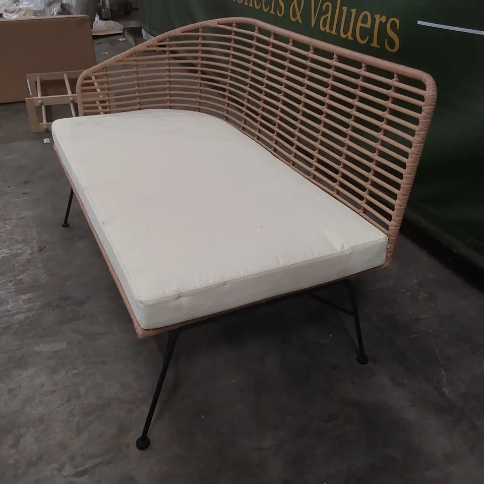 HAMPSTEAD GARDEN SOFA