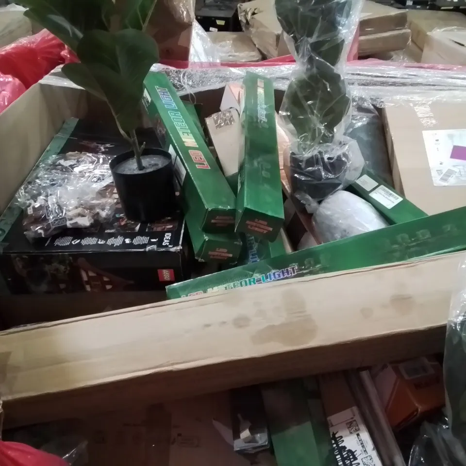 PALLET CONTAINING VARIOUS ASSORTED BOXED HOUSEHOLD ITEMS TO INCLUDE: AQUARIUM LIGHTS, SHOE STORAGE UNIT, LEGO SET AND LOTS MORE UNMARKED BOXED ITEMS 