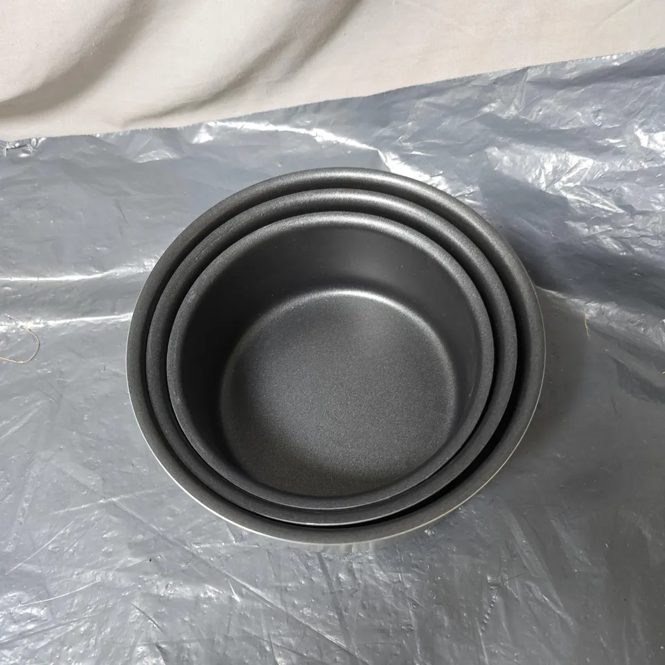 MASTERCLASS 3 PAN SET WITH HANDLE BOXED