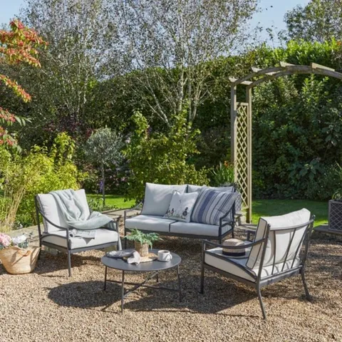 BOXED WINDSOR 4 SEATER CONVERSATION SET (1 BOX)
