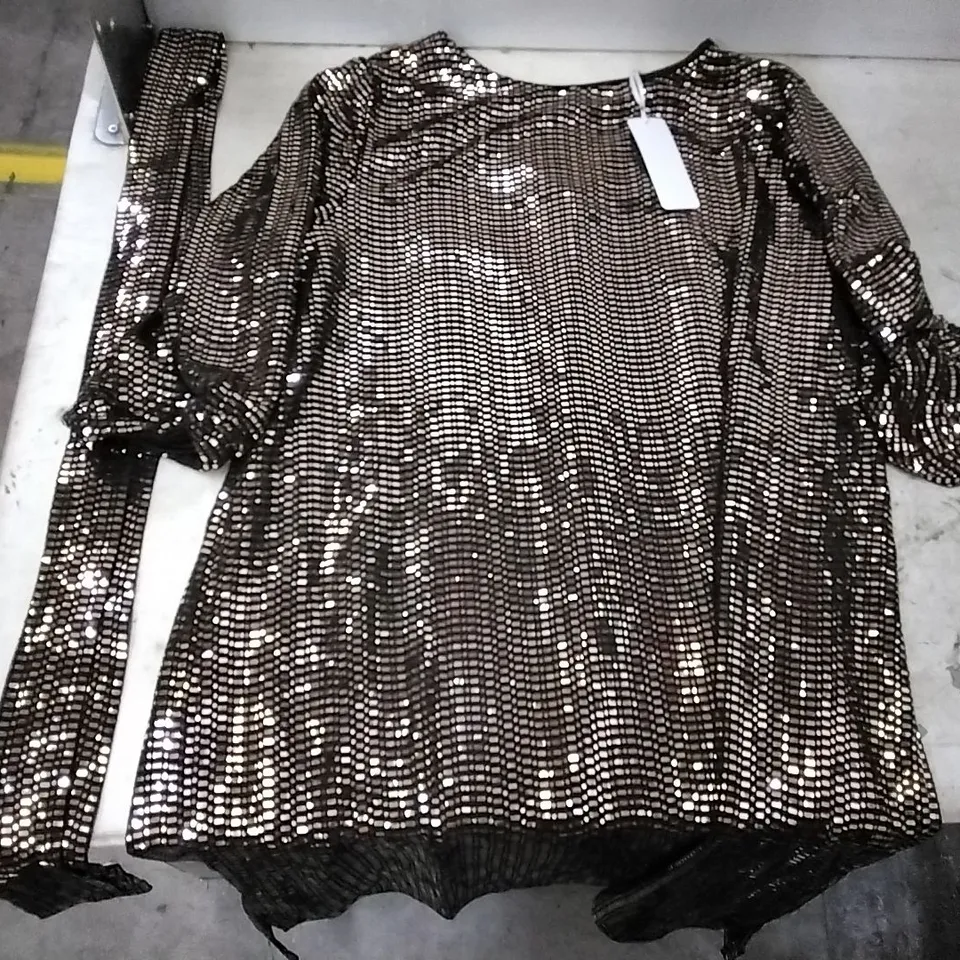 BOX OF APPROXIMATELY 10 DANNII MINOGUE GOLD AND BLACK DRESS 2PCS SIZE 20