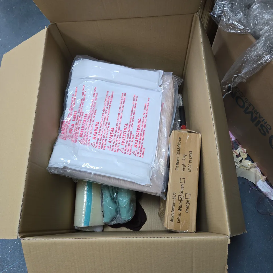 BOX OF APPROXIMATELY 12 ASSORTED HOUSEHOLD ITEMS INCLUDING HIGH QUALITY CUTLERY AND MARSHALLTOWN TROWEL