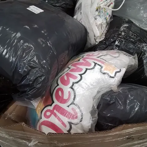 PALLET TO CONTAIN A LARGE QUANTITY OF PILLOWS 