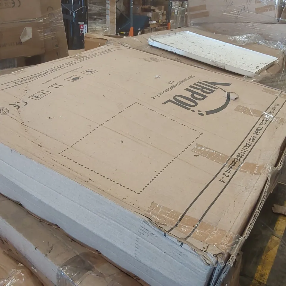 PALLET CONTAINING A LARGE QUANTITY OF ASSORTED BATHROOM FURNITURE PARTS INCLUDING: SHOWER TRAYS, SHOWER ENCLOSURE PARTS ECT