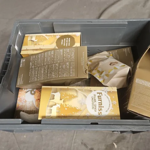 TOTE OF APPROXIMATELY 11 ASSORTED FOOD AND DRINK ITEMS TO INCLUDE GINGERBREAD , BUTTERMILK MINCE PIE FUDGE , ETC 