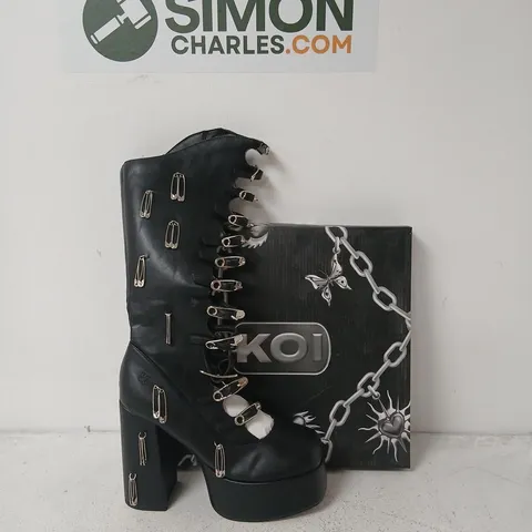 BOXED PAIR OF KOI MADHEAD SAFETY PINK LONG BOOTS - UK 8
