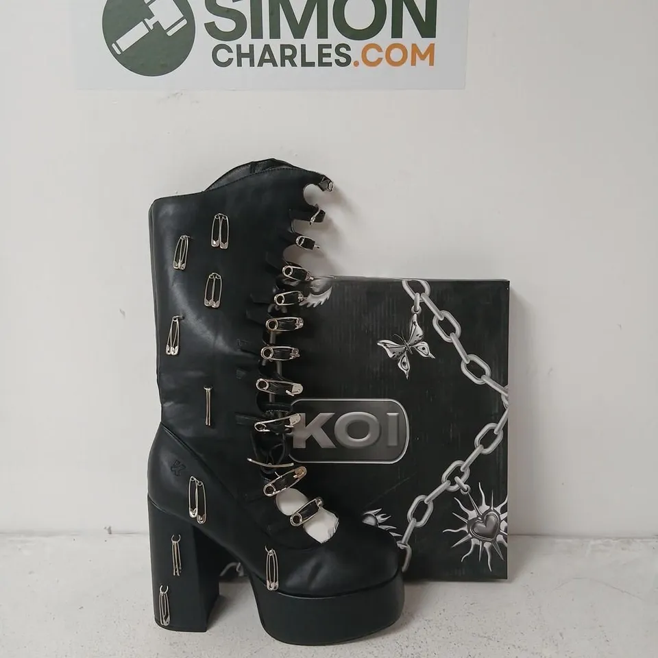 BOXED PAIR OF KOI MADHEAD SAFETY PINK LONG BOOTS - UK 8