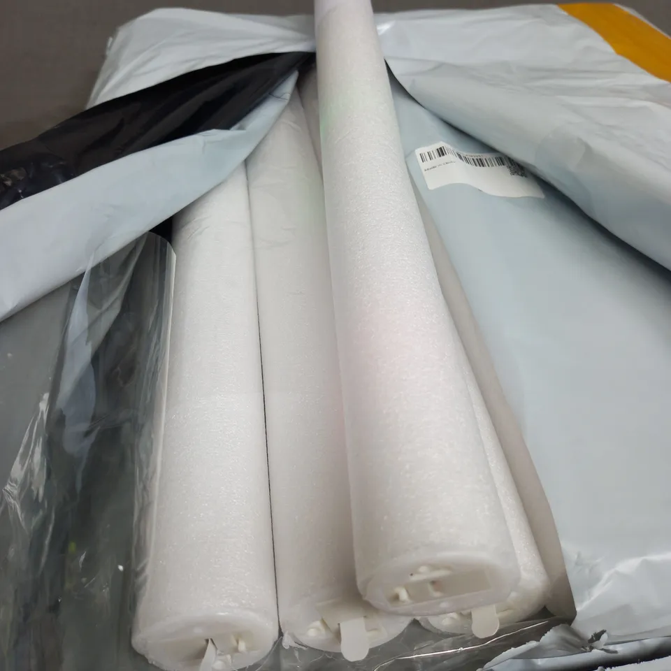 LOT OF APPROXIMATELY 20 FOAM TUBES WITH LED LIGHT