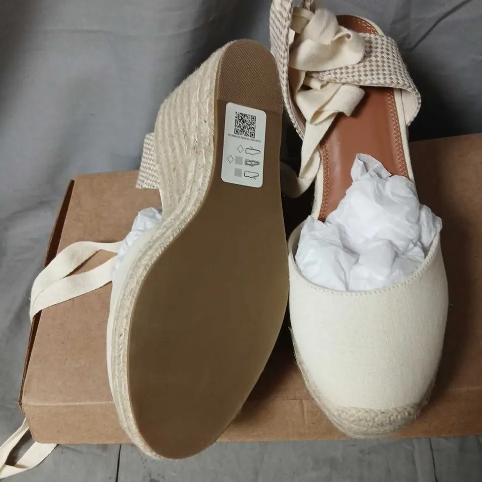 ASOS DESIGN WIDE FIT TYRA CLOSED-TOE WEDGES – NATURAL, UK 5
