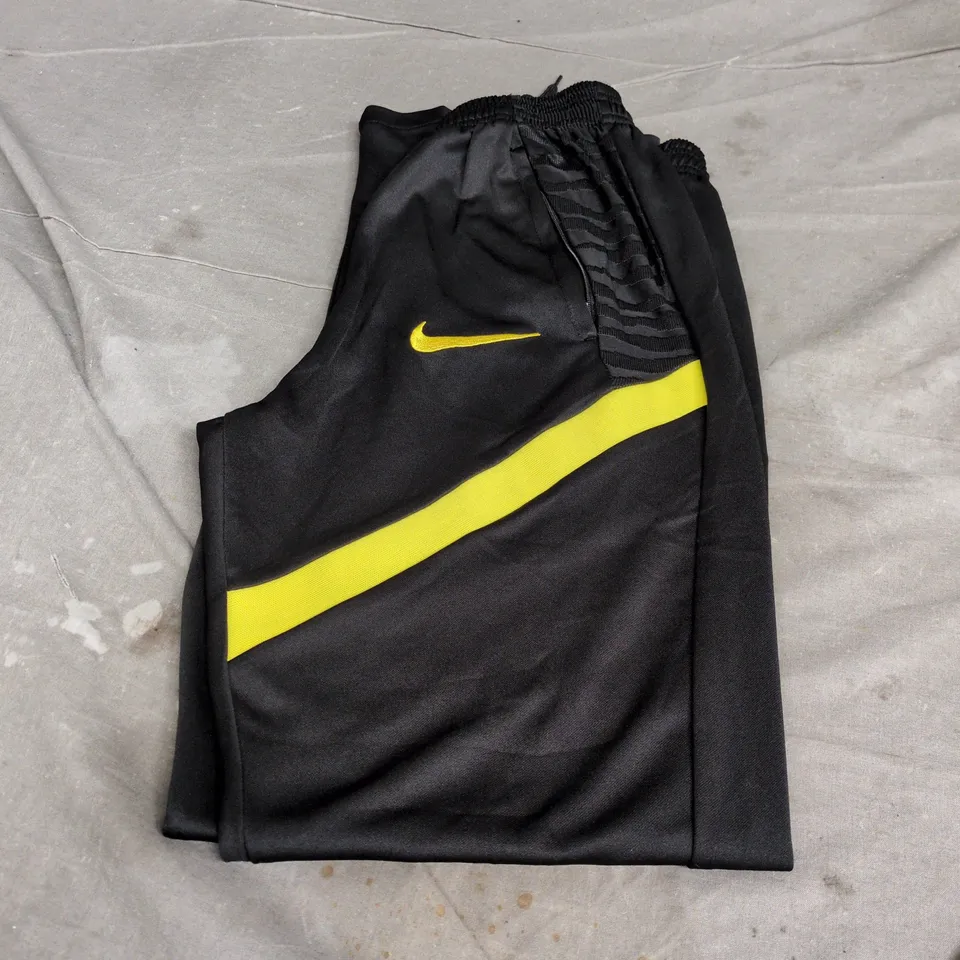 NIKE CHELSEA FC SHORTS – BLACK WITH DIAGONAL YELLOW STRIPE, MEN'S MEDIUM