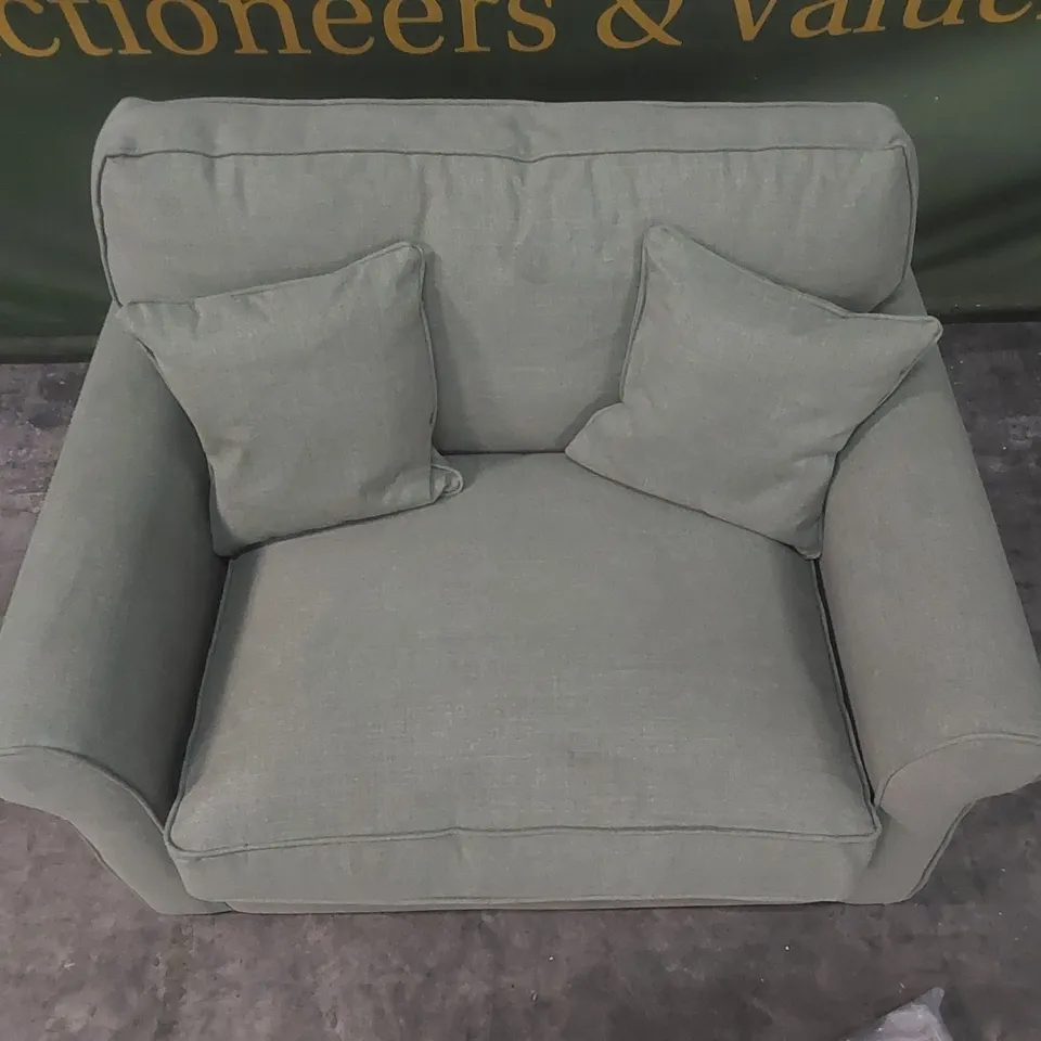 QUALITY DESIGNER WILLIAM FABRIC UPHOLSTERED CUDDLE CHAIR