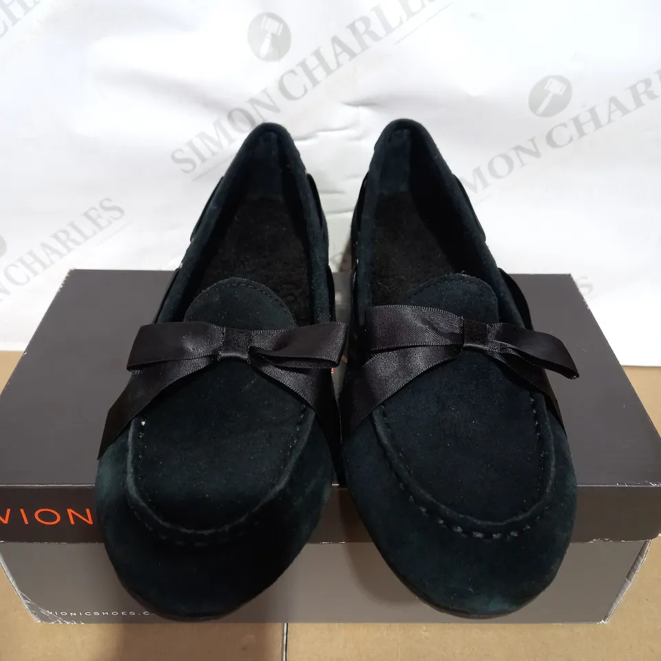 VIONIC ALICE BLACK SLIP ON SHOES - SIZE 6
