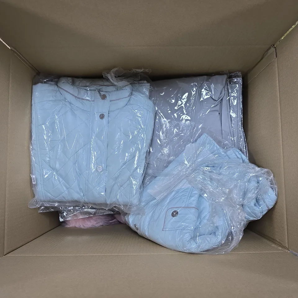 BOX OF APPROXIMATELY 20 ASSORTED CLOTHING AND FASHION ITEMS IN VARIOUS STYLES, SIZES, AND COLOURS - COLLECTION ONLY