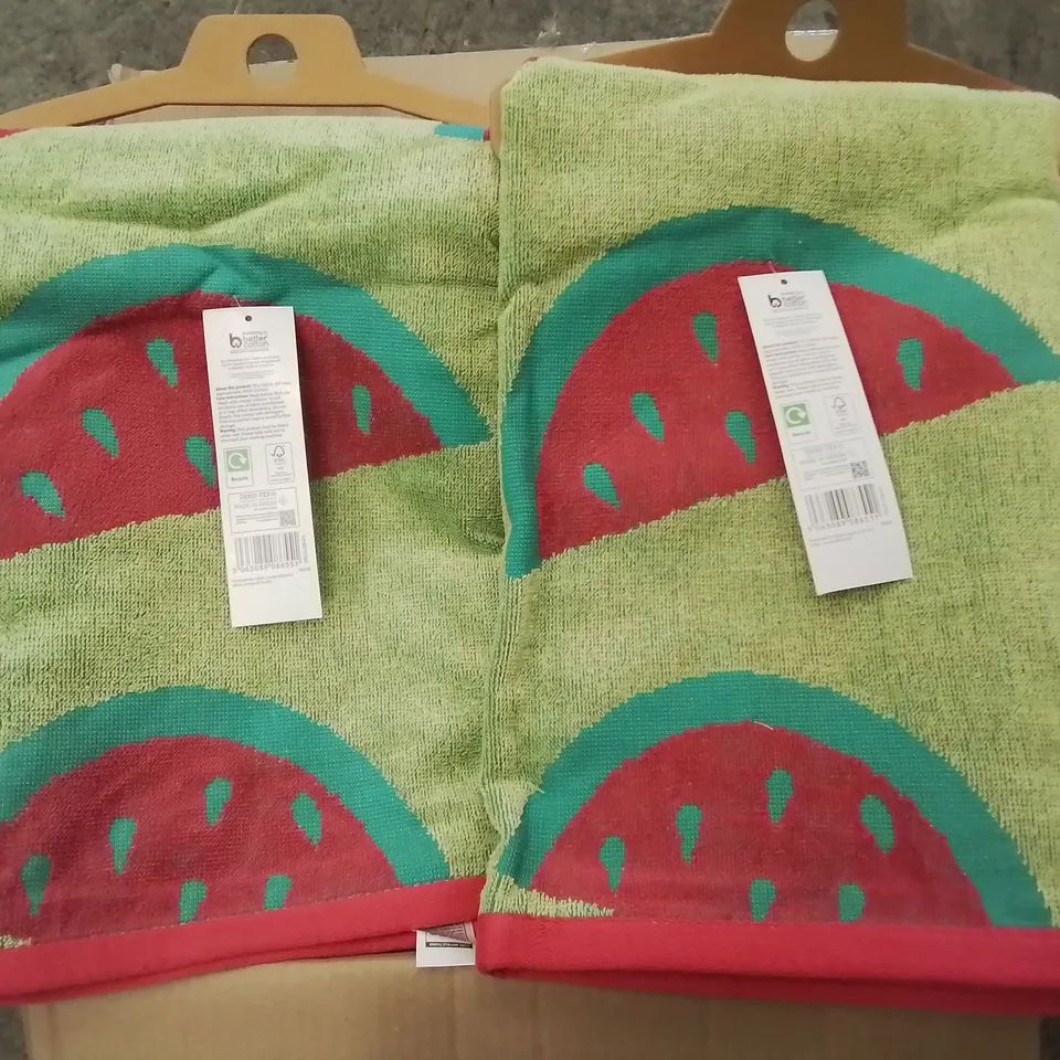 PALLET CONTAINING APPROXIMATELY 50 6-PACK BOXES OF BRAND NEW SUMMER THEMED BEACH TOWELS 