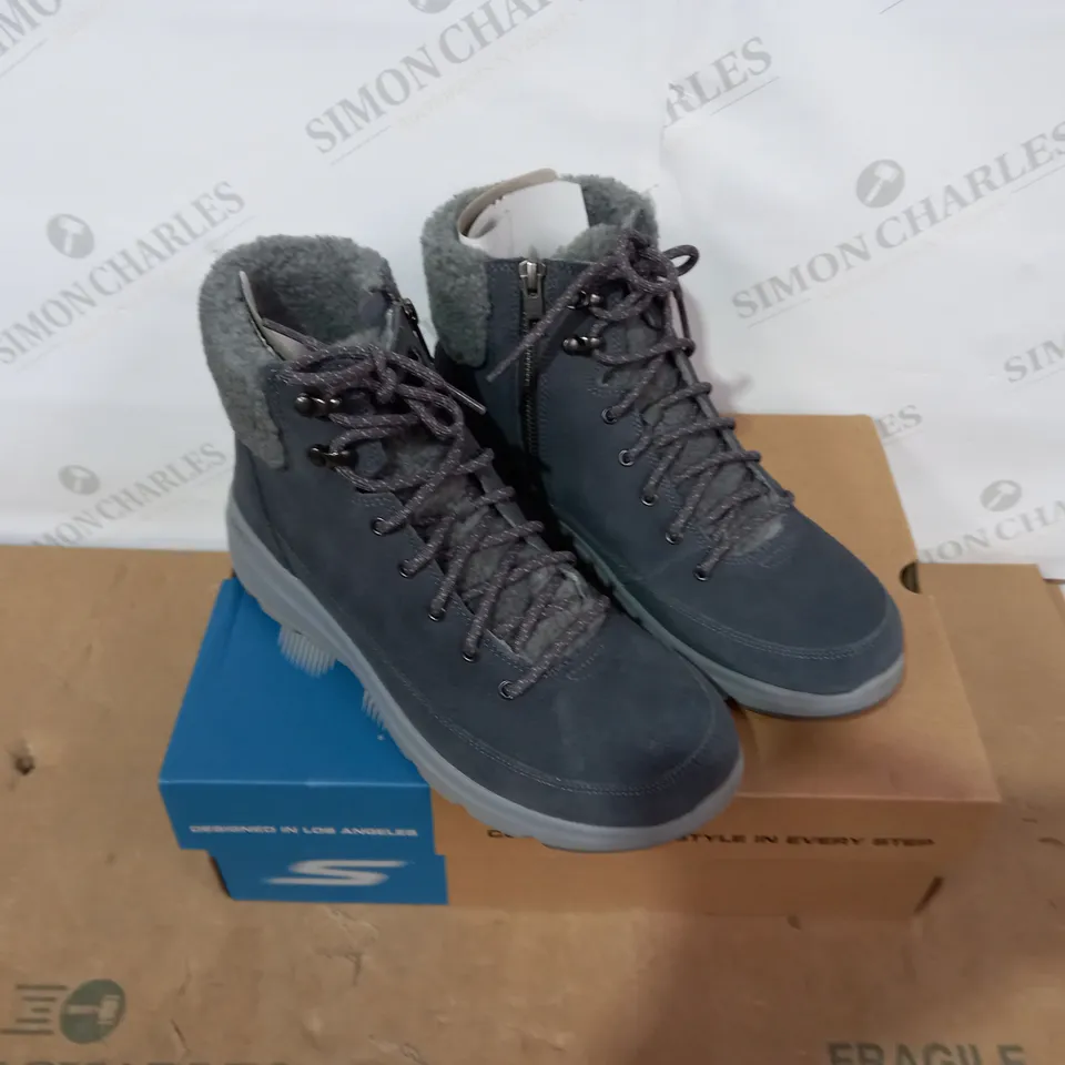 BOXED PAIR OF SKECHERS - SIZE 7