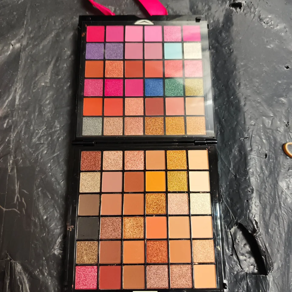 PIXIE PINK HANDHELD EYESHADOW PALETTE GIFT BOX