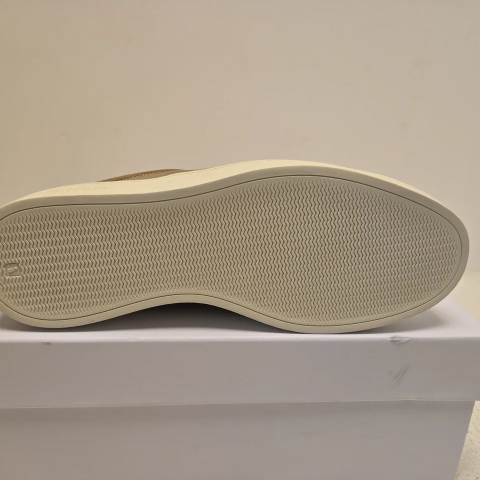 BOXED PAIR OF JUDE LLOW NICO BROWN & WHITE SNEAKER – UK 8