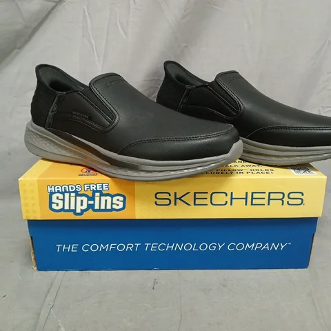 BOXED PAIR OF SKECHERS SLIP-INS LOAFERS IN BLACK SIZE 9