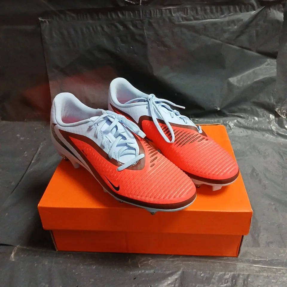 NIKE FOOTBALL BOOTS – ORANGE UPPER, LIGHT-BLUE LACES, WHITE FG OUTSOLE UK 6