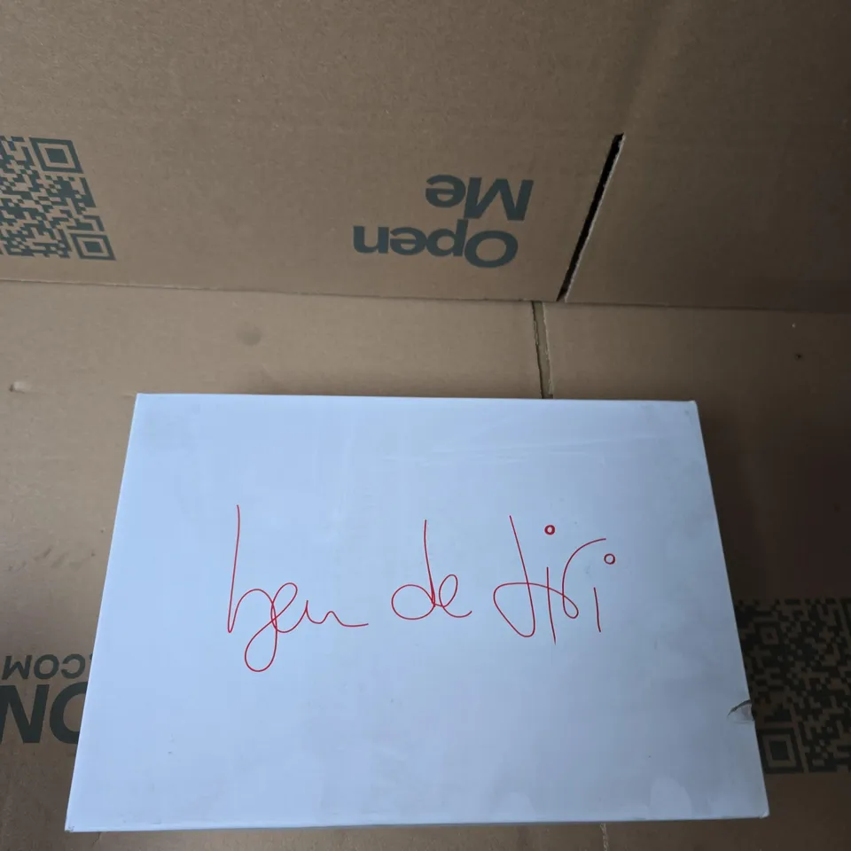 BEN DI LISI WOMEN'S CHOCOLATE SUEDE POINTED-TOE  – MID-HEIGHT BLOCK HEEL  SIZE 8