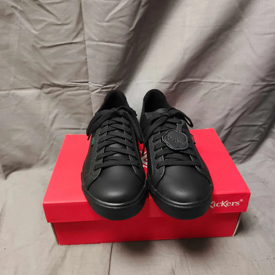 BOXED PAIR OF KICKERS SHOES - SIZE 40