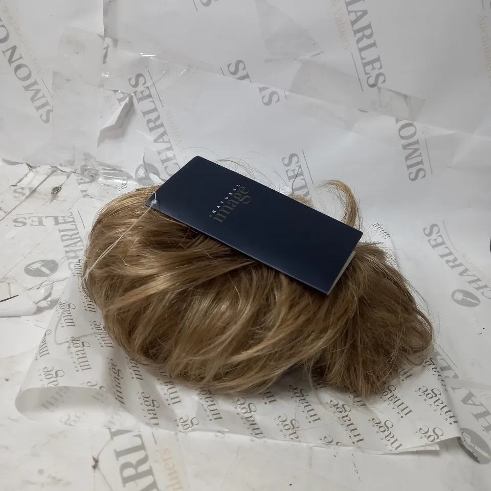 CURIOUS AVERAGE NATURAL  IMAGE WIG - BLONDE 