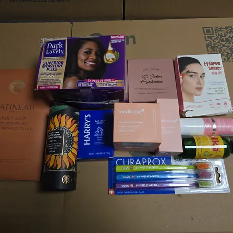 LOT OF APPROXIMATELY 18 ASSORTED HEALTH AND BEAUTY ITEMS TO INCLUDE JUJU DREAMS EYESHADOW, FAB BROWS AND GATINEAU TANNING MITT