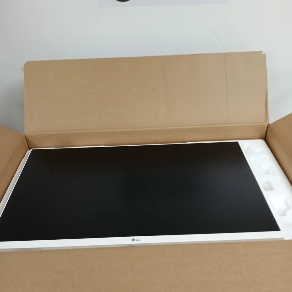 LG 27-INCH SMART TV – 69 CM, BOXED