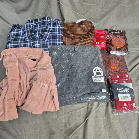 APPROXIMATELY 20 ASSORTED CLOTHING ITEMS IN VARIOUS SIZES AND STYLES TO INCLUDE - ON THAT ASS UNDERWEAR, JACKET, HOODIE, ETC