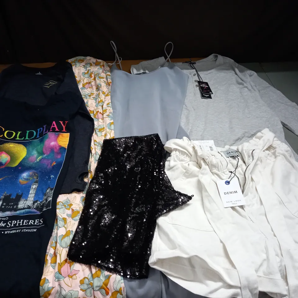 LARGE QUANTITY OF ASSORTED CLOTHING ITEMS TO INCLUDE THREADBARE, NEW LOOK AND FEMME LUX