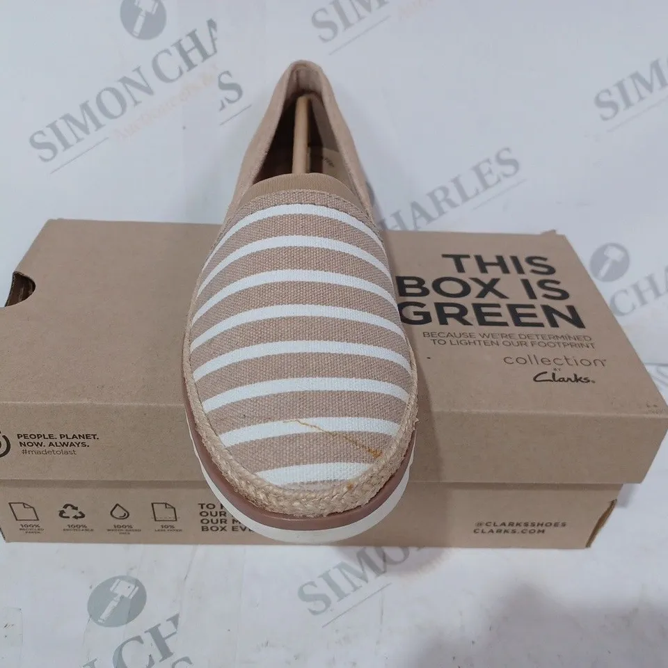 BOXED PAIR OF CLARKS SERENA PAIGE SLIP-ON SHOES IN SAND UK SIZE 4