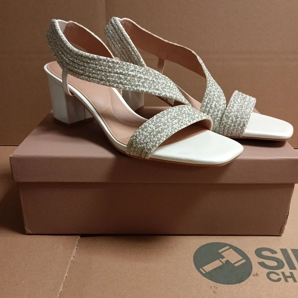 BOXED PAIR OF CARVELA GALA BLOCK JEWEL 60 BEADED SANDALS, WHITE, UK8 