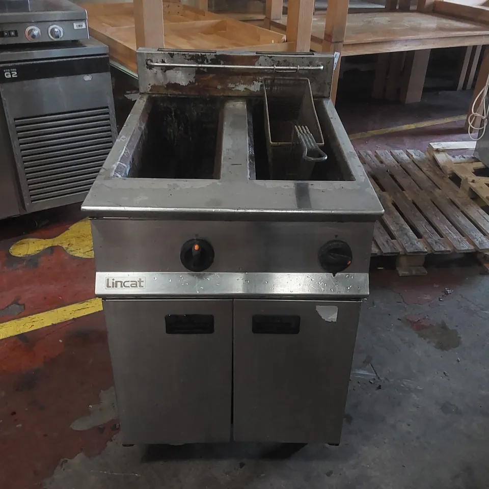 LINCAT OG8111/N COMMERCIAL GAS TWIN TANK FRYER