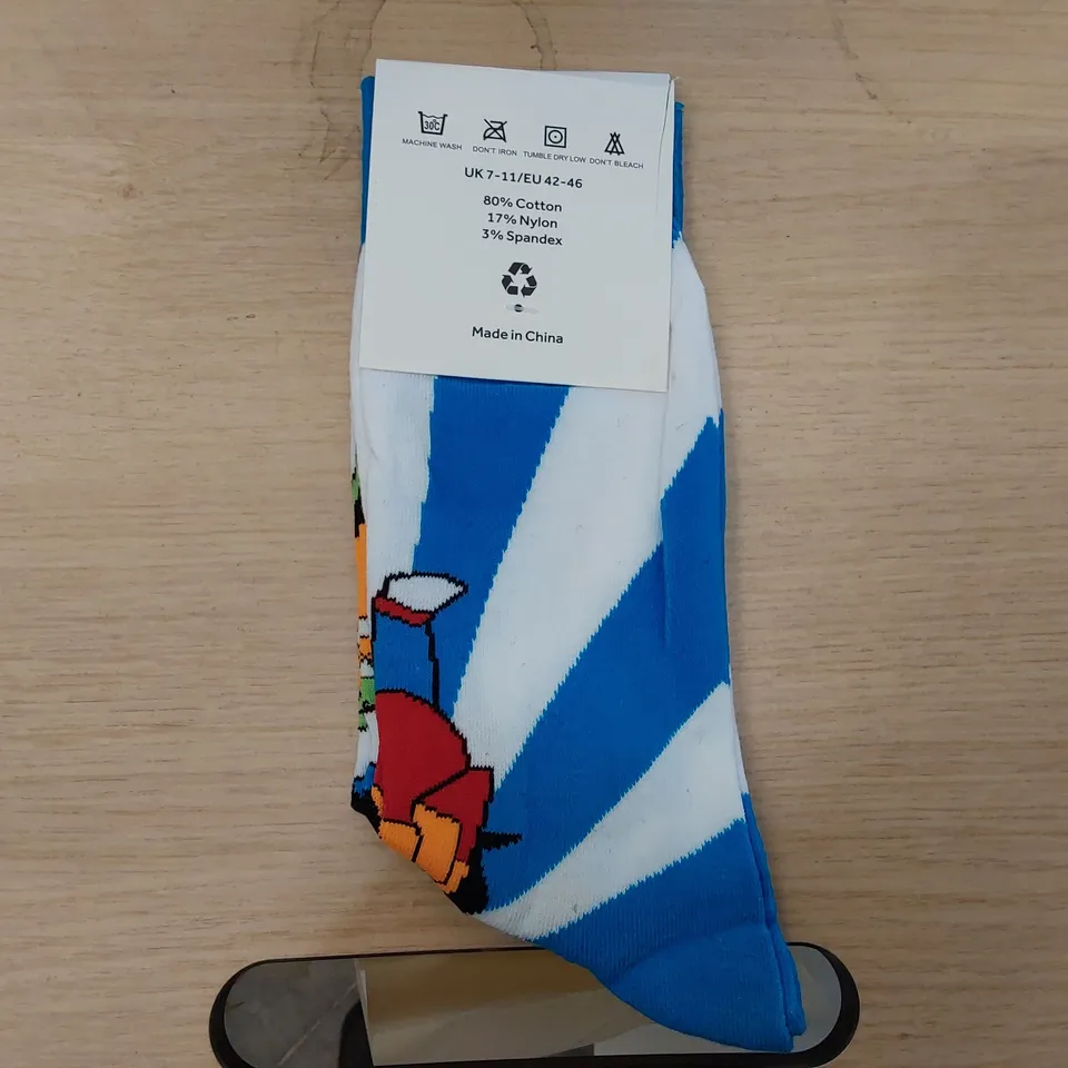 BOX OF APPROXIMATELY 360 PAIRS OF BRAND NEW BIER CO SOCKS (1 BOX)