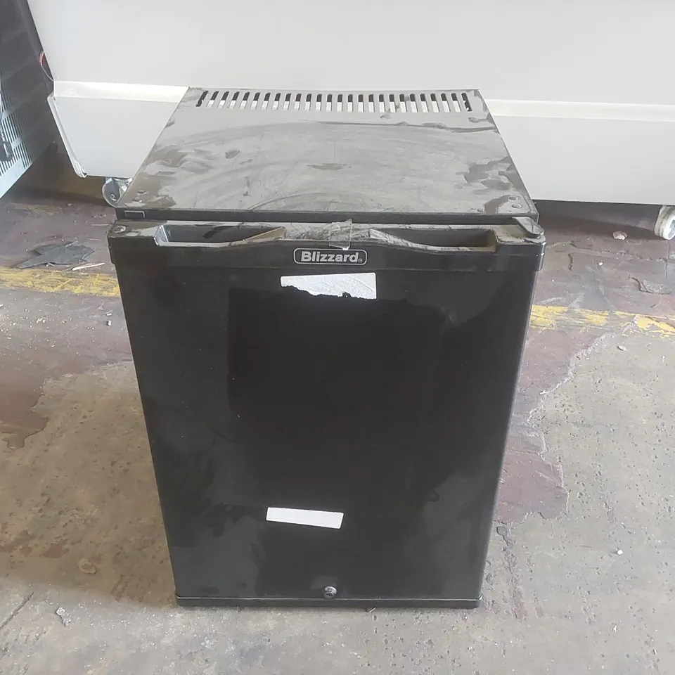 BLIZZARD BMB40 40L SINGLE SOLID DOOR MINI BAR FRIDGE
