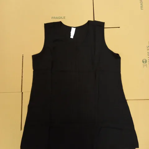 BOX OF APPROXIMATELY 7 BRAND NEW WYNNE LAYERS WASHED CREPE TUNIC SIZE LARGE