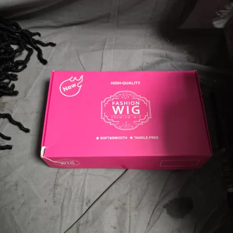 APPROXIMATELY 7 ASSORTED HEALTH AND BEAUTY PRODUCTS INCLUDING HIGH QUALITY FASHION WIG AND UNION JACK WASH BAG 