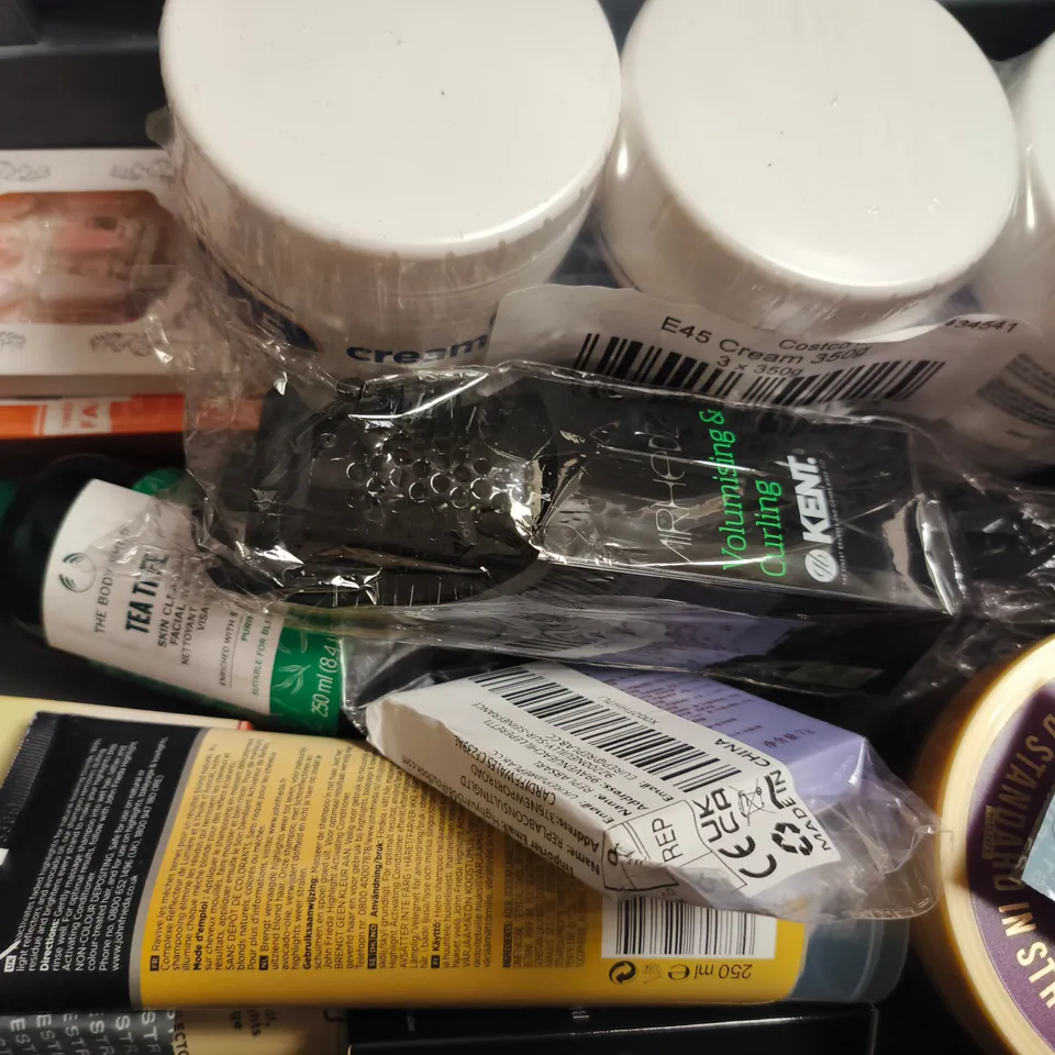 APPROX 12 ASSORTED BEAUTY PRODUCTS TO INCLUDE THE BODY SHOP FACIAL WASH, JO MALONE HAND LOTION, MARIO BADESCU BODY SOAP, ETC