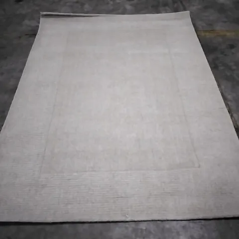 QUALITY DESIGNER RUG APPROXIMATELY 225X164CM