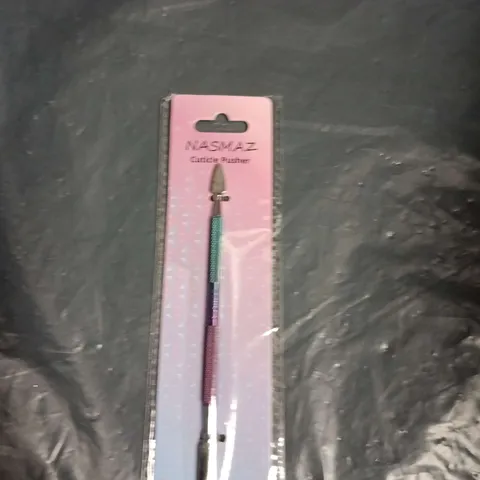 APPROXIMATELY 25 ASSORTED HEALTH & BEAUTY ITEMS INCLUDING NASMAZ CUTICLE PUSHER , ORAL B CROSS ACTION CLEAN MAXIMISER AND THERMAL FORMING FALSE TEETH 