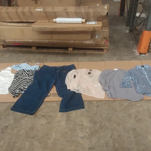 PALLET CONTAINING APPROXIMATELY 550x BRAND NEW ASSORTED DESIGNER CLOTHING ITEMS