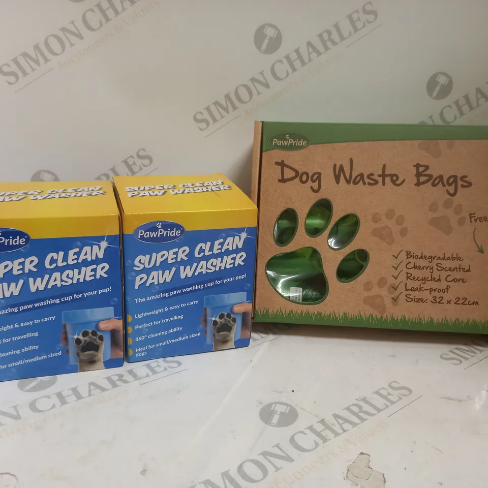 BOXED 2 X PAW WASHERS & DOG WASTE BAG SET
