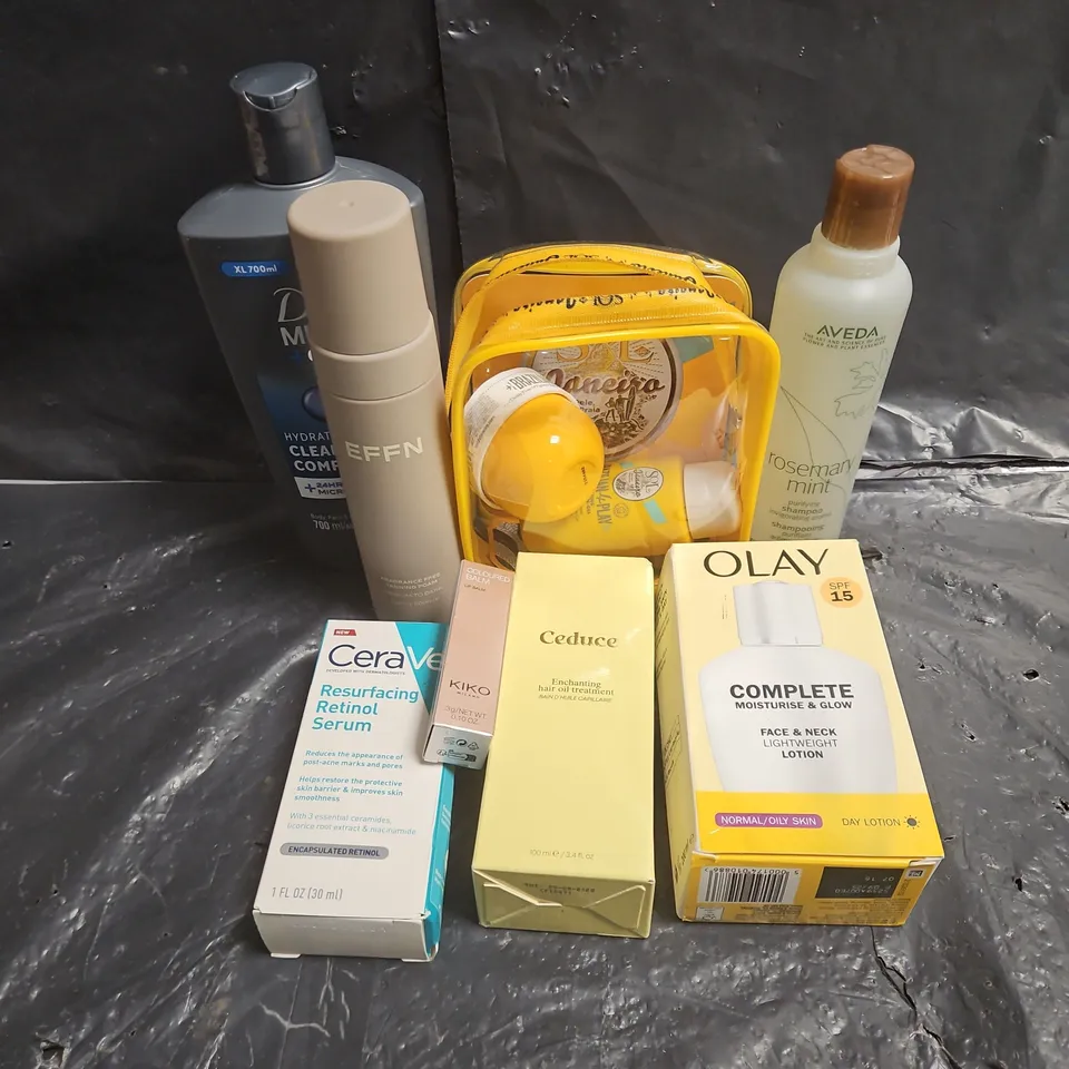 APPROXIMATEY 20 ASSORTED HEALTH AND BEAUTY PRODUCTS TO INCLUDE - SOL DE JANEIRO BRAZILLIAN BUM BUM CREAM - CERA VE RESURFACING RETINOL SERUM - KIKO LIP BALM - ETC
