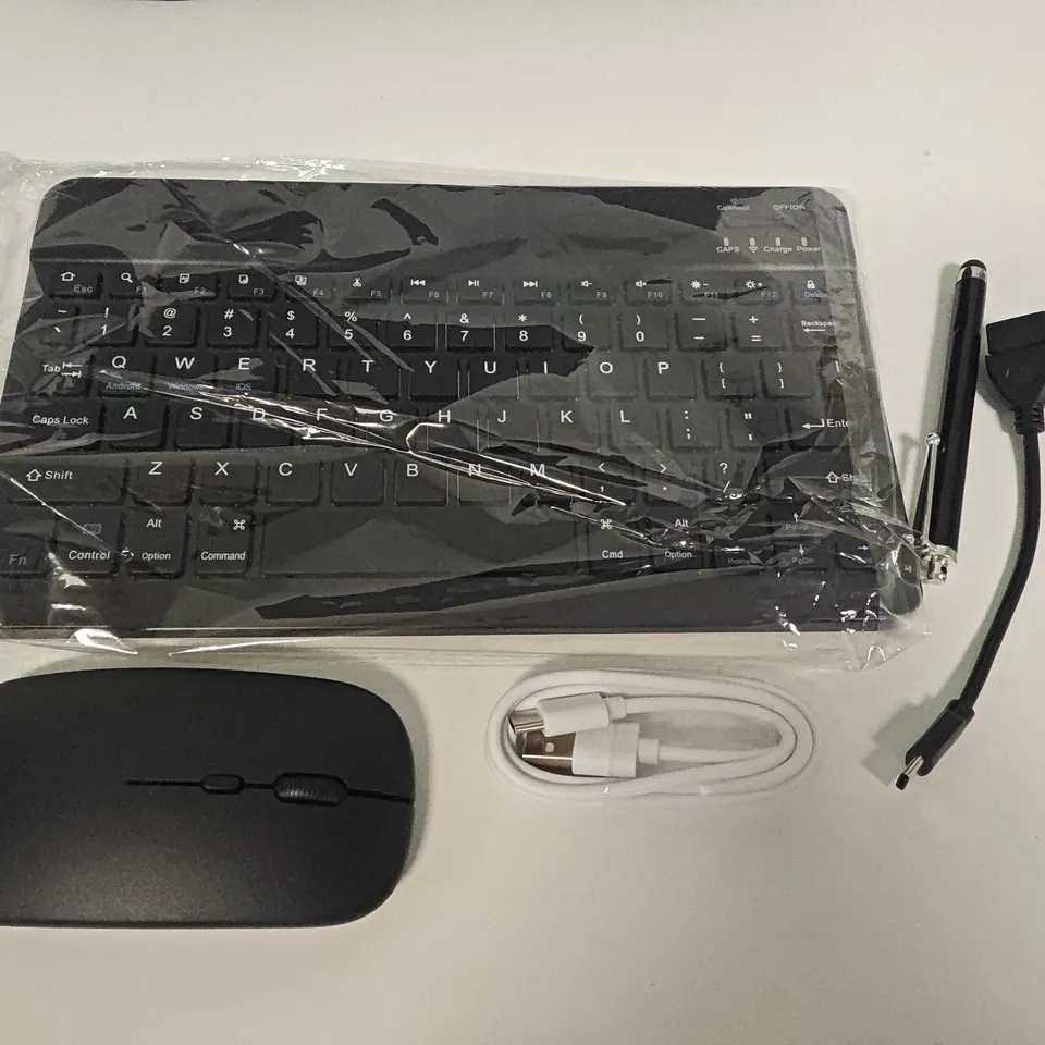 ANDROID TABLET WITH GREY FOLDING CASE, ACCESSORIES AND CARRY SLEEVE